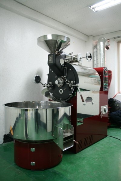 드립백 생두를 담당하게 될 주라의 대형 13kg 로스팅기